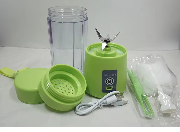 Portable rechargeable juicer blender